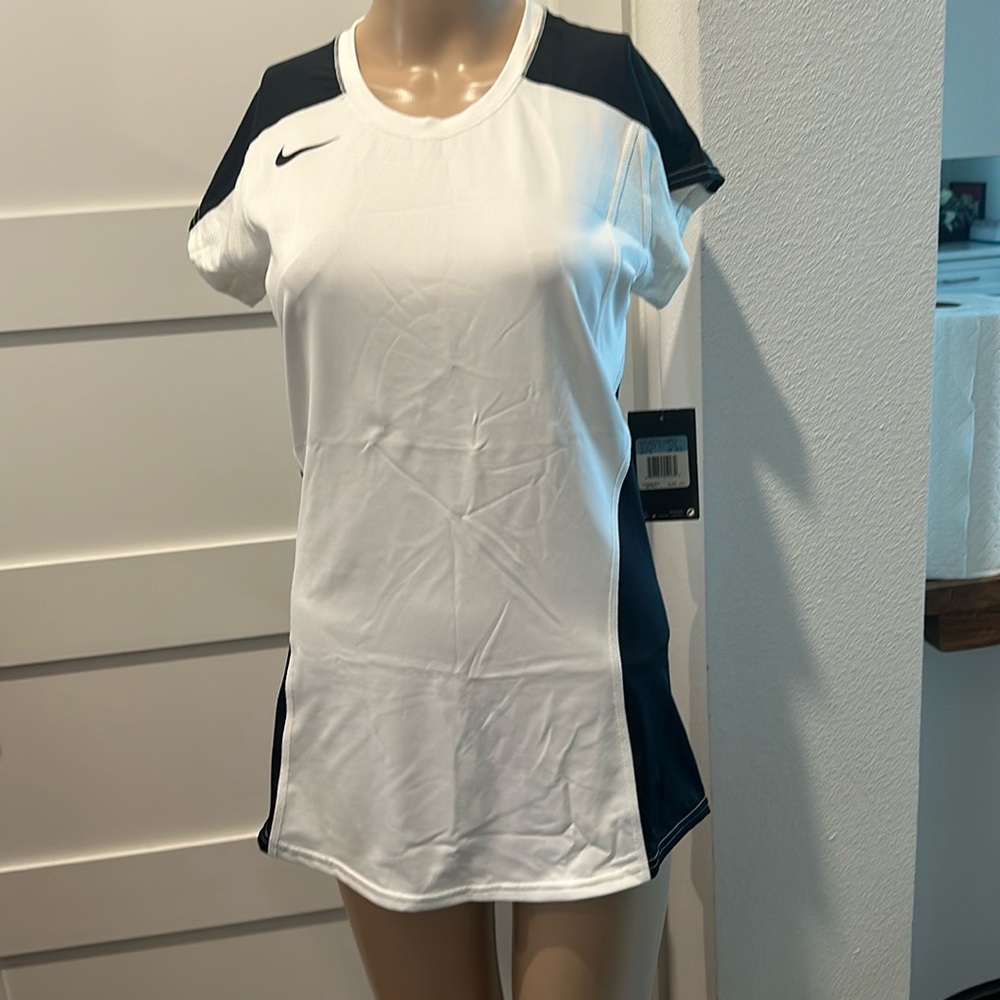 NWT Adidas Dri-Fit Top SIZE M